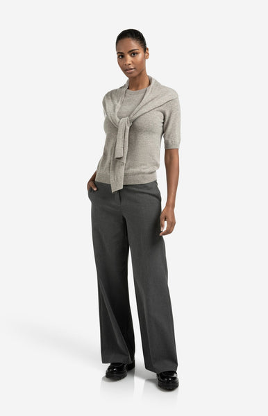 Short Sleeve Sweater with Fixed Scarf
